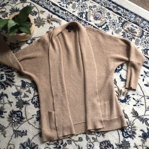 A cardigan sweater color, super cute & comfy 💕